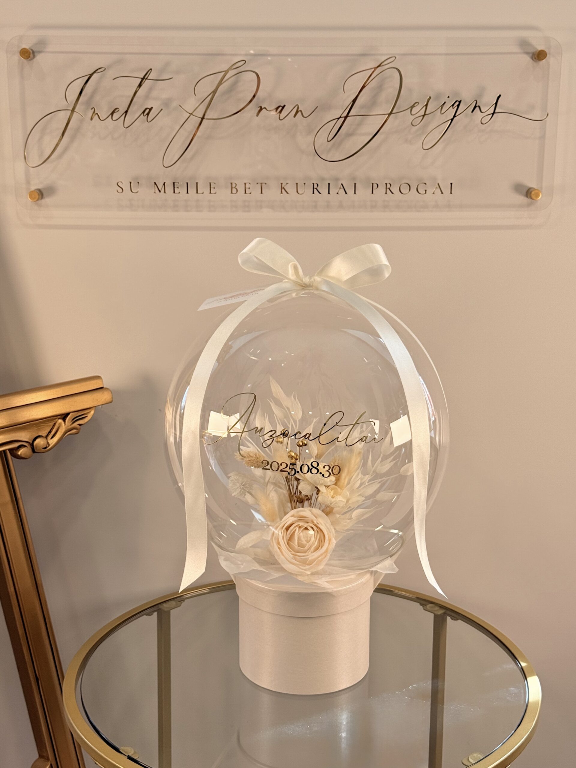 Vestuvių progos dovanų dėžutę